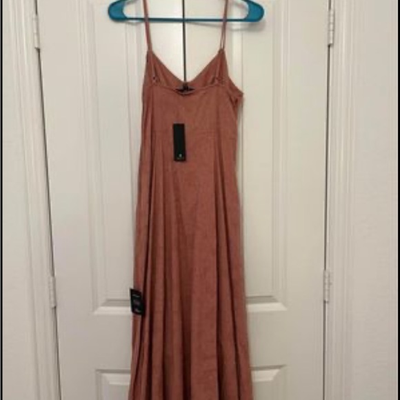 Women’s dress - Picture 2 of 2